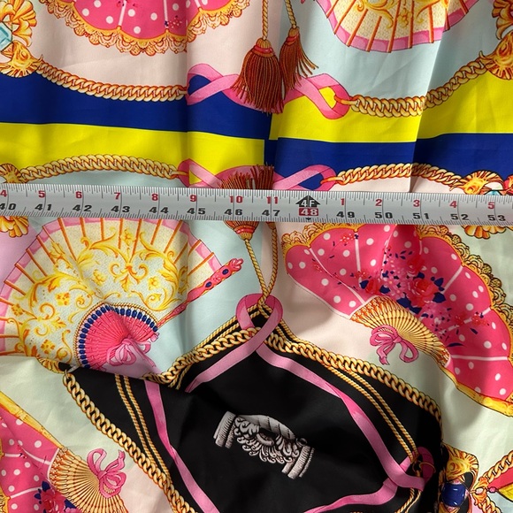 Versace styled print fabric - Picture 3 of 8